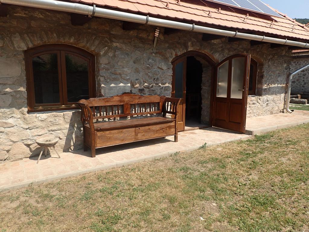 Hotel BoldogKőHáz Boldogkovaralja Exterior foto